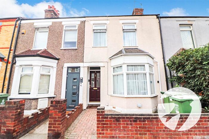 3 Bedroom Terraced House For Sale In Hengist Road, Erith, DA8