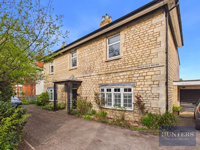 3 Bedroom Flat For Sale In Leckhampton Road, Cheltenham, GL53