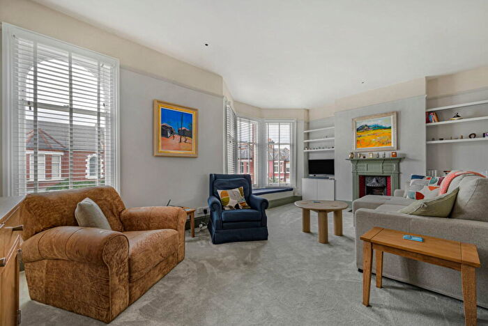 2 Bedroom Maisonette For Sale In Fieldhouse Road, Balham, SW12