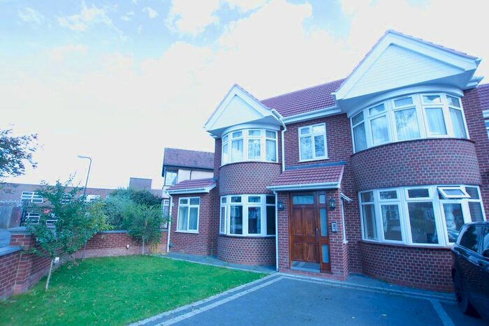 3 Bedroom Flat To Rent In Hollycroft Avenue, Wembley, London, HA9