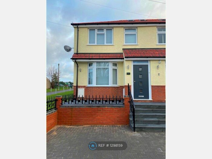 3 Bedroom Terraced House To Rent In Northern Road, Slough, SL2