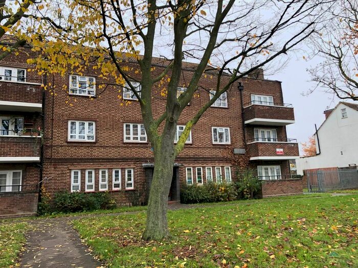 3 Bedroom Flat To Rent In Myrtle Road, Palmers Green, N13