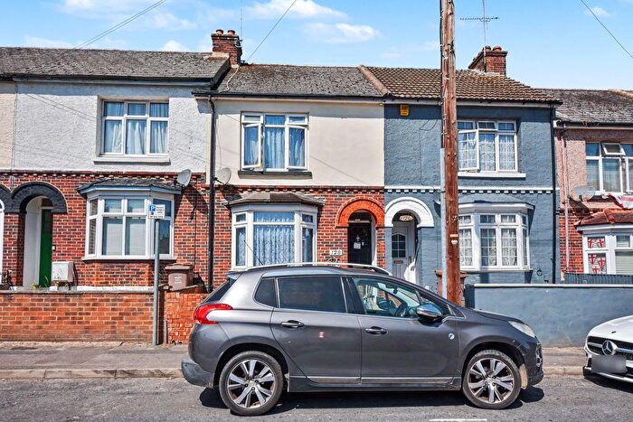 2 Bedroom Terraced House For Sale In Corporation Road, Gillingham, ME7