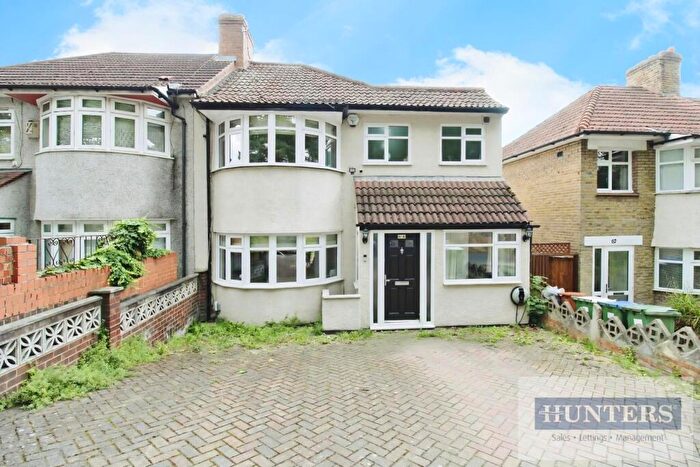 4 Bedroom Semi-Detached House For Sale In Lodge Hill, Welling, DA16