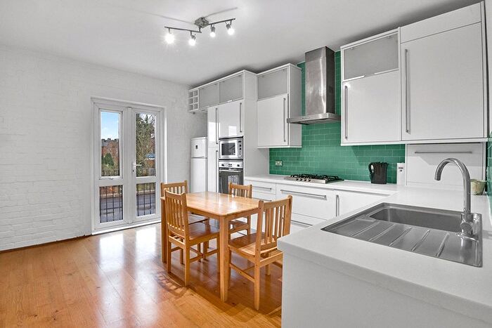 2 Bedroom Flat To Rent In Gillingham Road, London, NW2