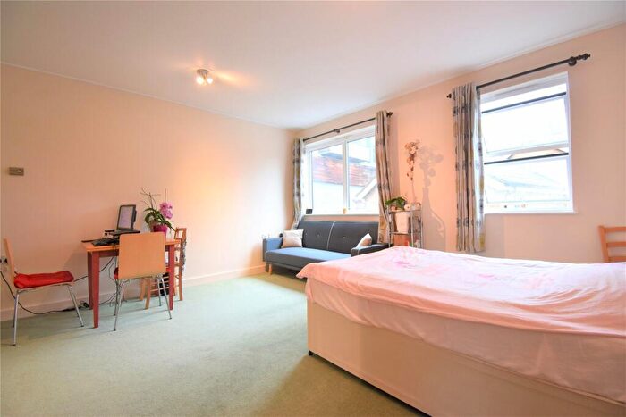 Studio To Rent In St. Marys Close, Maidenhead, Berkshire, SL6