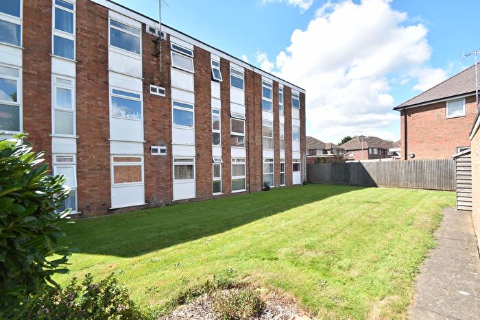 2 Bedroom Flat To Rent In Elderberry Close, Luton, Bedfordshire, LU2