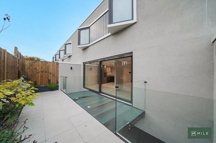 5 Bedroom Mews To Rent In Rigeley Road, London, NW10