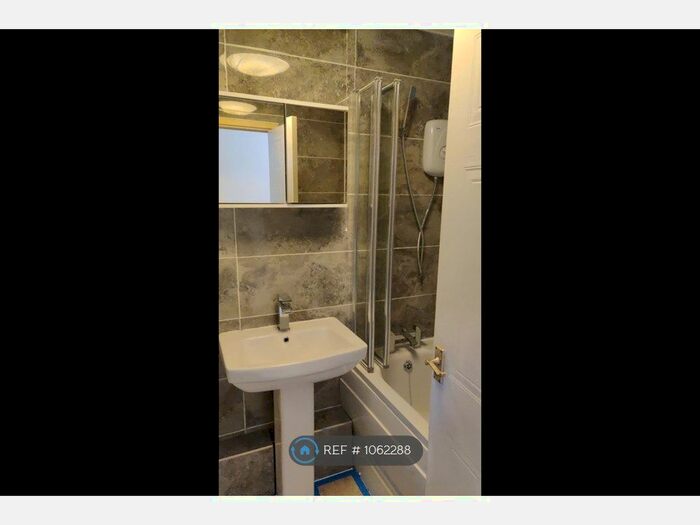 1 Bedroom Flat To Rent In Brindlefields Way, Tipton, DY4