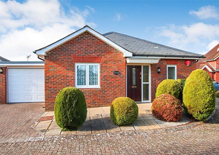 3 Bedroom Bungalow For Sale In Yarrell Croft, Pennington, Hampshire, SO41