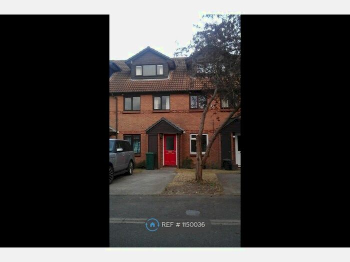 2 Bedroom Maisonette To Rent In Reynolds Close, London, SW19
