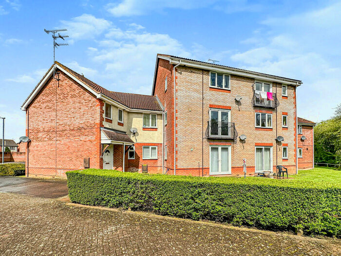 1 Bedroom Flat To Rent In Mallard Close, Covingham, Swindon, SN3