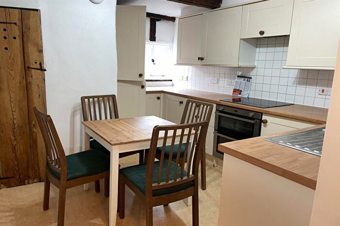3 Bedroom Flat To Rent In Henley On Thames, Hart Street, RG9