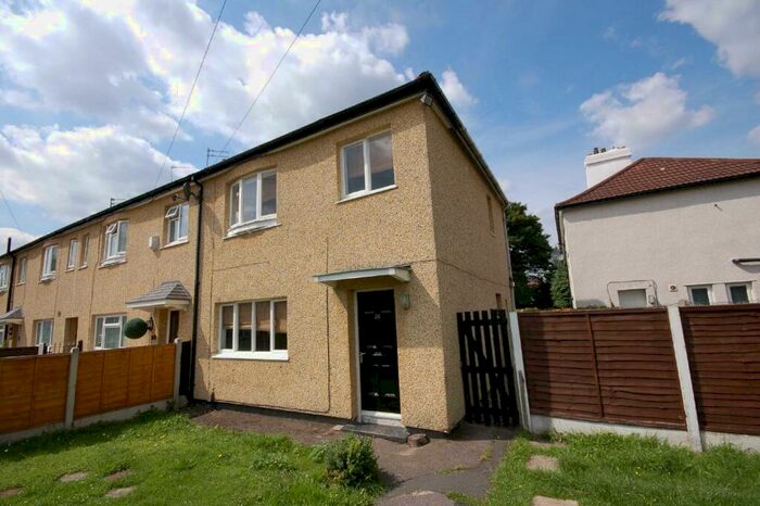 3 Bedroom Semi-Detached House To Rent In Newville Drive, Withington, M20
