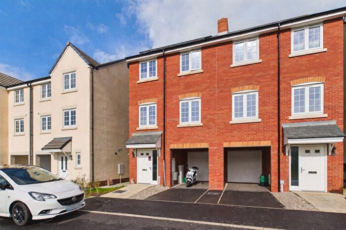 3 Bedroom Semi-Detached House For Sale In Ruby Close, Holsworthy, Devon, EX22