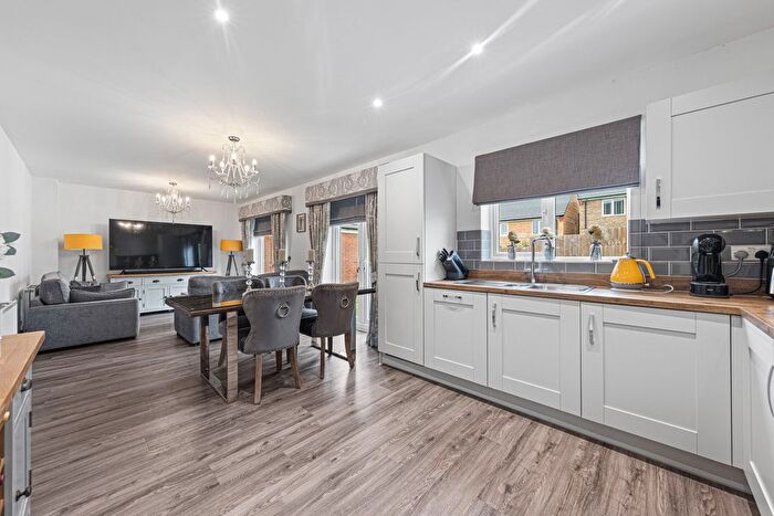 5 Bedroom Detached House For Sale In Simpson Close, Weldon, NN17