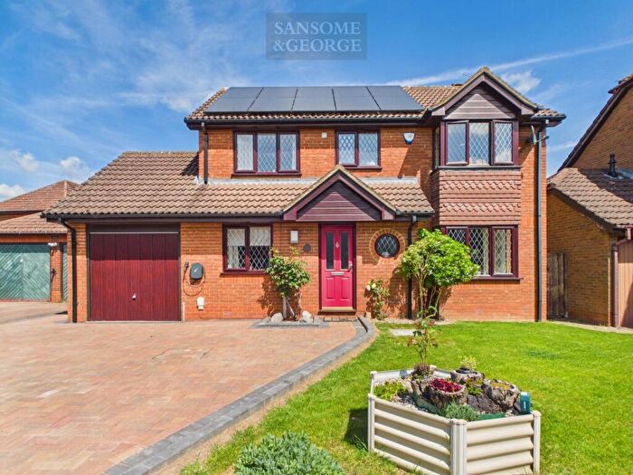 3 Bedroom Property For Sale In The Mews, Bramley, RG26