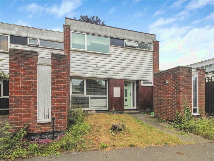 3 Bedroom End Of Terrace House To Rent In Fosse Way, West Byfleet, Surrey, KT14