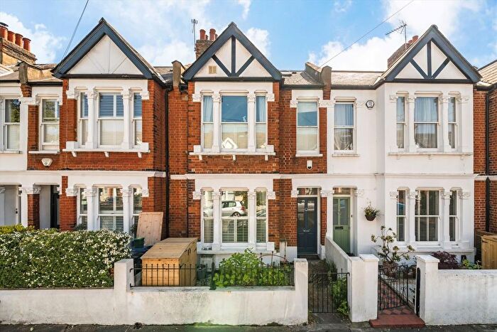 4 Bedroom Property To Rent In Kent Road, Chiswick, W4