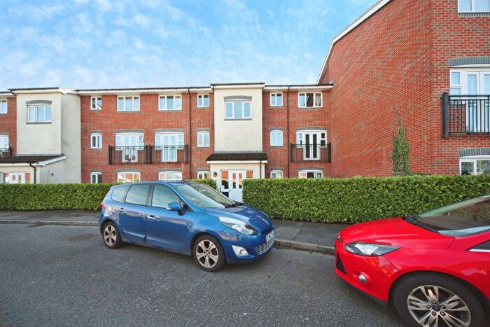 2 Bedroom Flat For Sale In Kiln Way, Dunstable, LU5