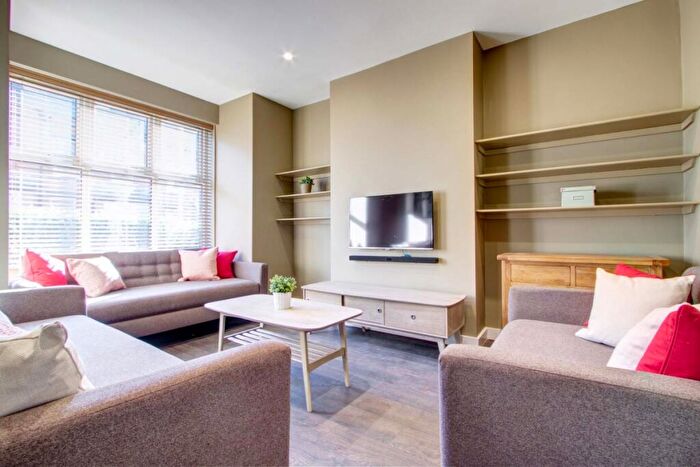 6 Bedroom Terraced House To Rent In Hessle Terrace, Leeds, LS6