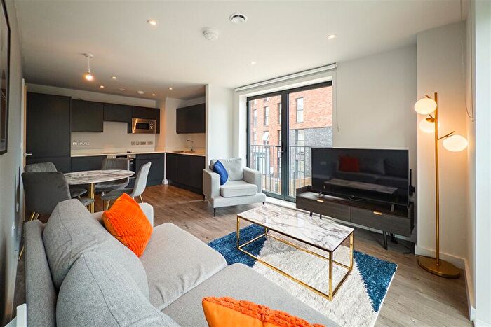 3 Bedroom Apartment To Rent In Commerce Quay, M5