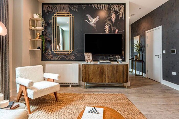 1 Bedroom Flat For Sale In Horlicks Quarter, Slough, SL1