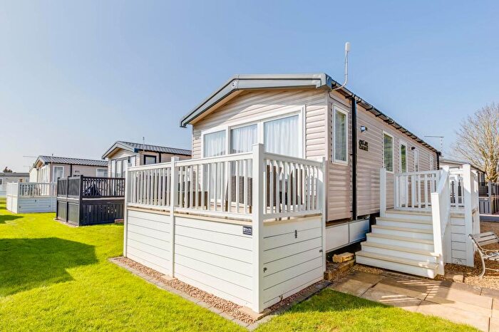 2 Bedroom Mobile Home For Sale In Avon Park, Warwick Road, CV37