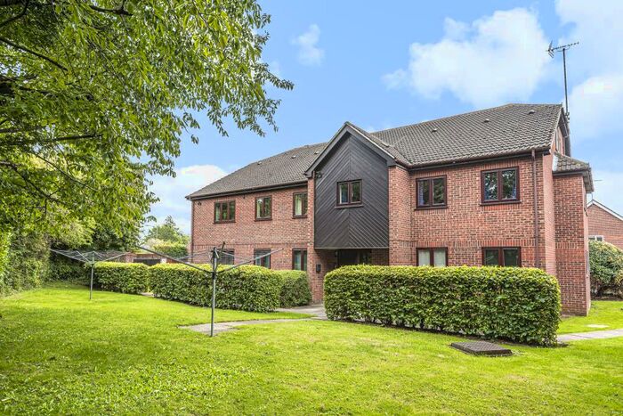 1 Bedroom Apartment To Rent In Dormer Close, Aylesbury, HP21