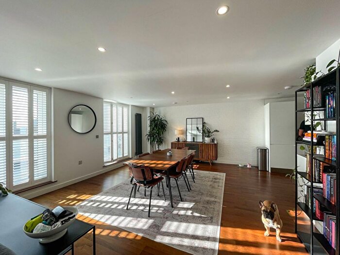 3 Bedroom Flat To Rent In Wharf Street, Deptford, London, SE8