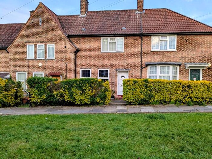 3 Bedroom Terraced House For Sale In Hedge Walk, London, SE6