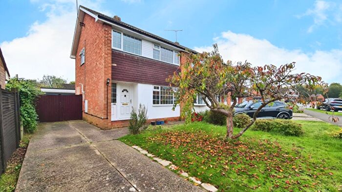 3 Bedroom Semi-Detached House To Rent In Nightingale Road, RG5