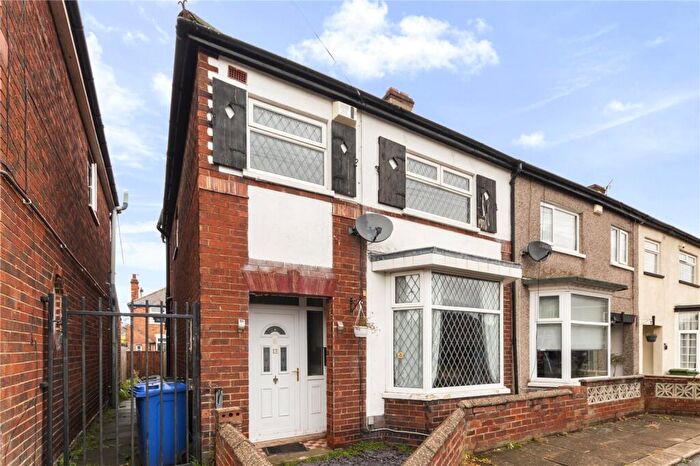 3 Bedroom End Of Terrace House For Sale In Chelmsford Place, Grimsby, DN34