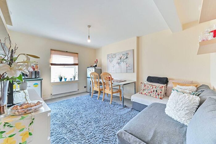3 Bedroom Flat For Sale In Gipsy Hill, Gipsy Hill, London, SE19