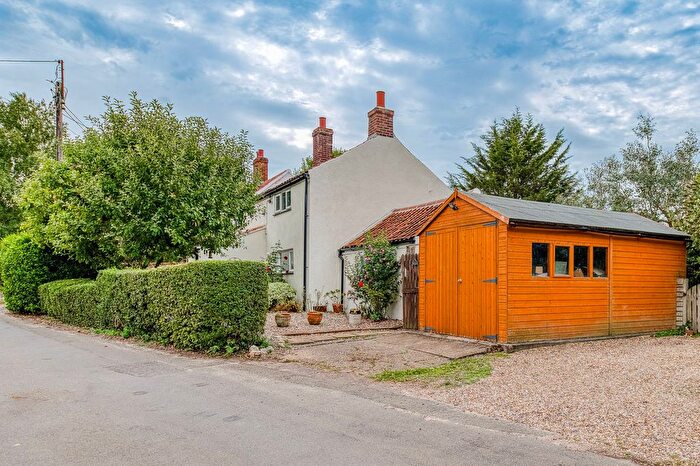 2 Bedroom Cottage For Sale In Chapel Road, Longham, NR19