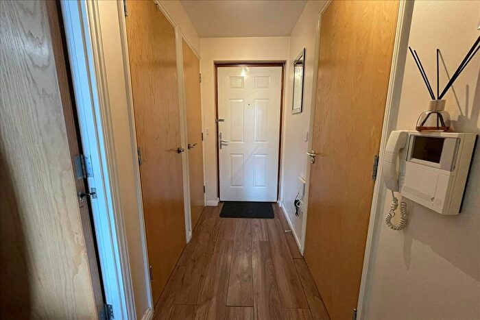 1 Bedroom Flat For Sale In Bergenia House, Feltham, Middlesex, TW13