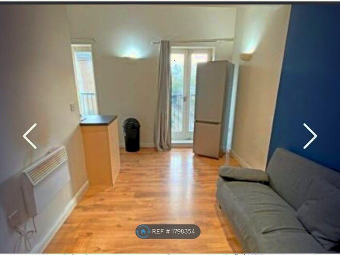 1 Bedroom Flat To Rent In Melbourne House, Bradford, BD5