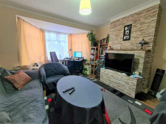 3 Bedroom Semi-Detached House To Rent In Basing Hill, Wembley, HA9