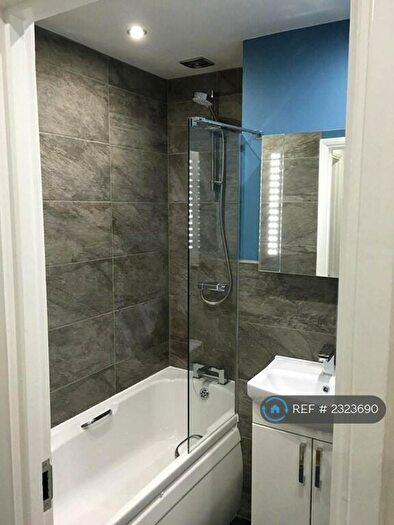 2 Bedroom Flat To Rent In Verona Drive, Surbiton, KT6