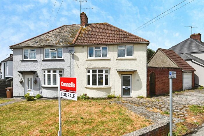 3 Bedroom Semi-Detached House For Sale In Springfield Park Avenue, Chelmsford, CM2