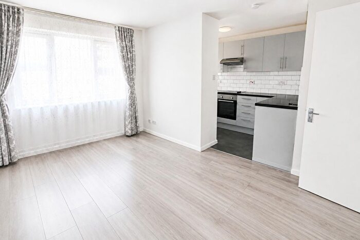1 Bedroom Flat To Rent In Whitehead Close, Edmonton, N18