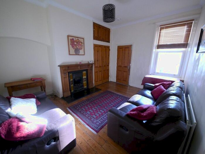 2 Bedroom Flat To Rent In Fairfield Road, Jesmond, Newcastle Upon Tyne, NE2