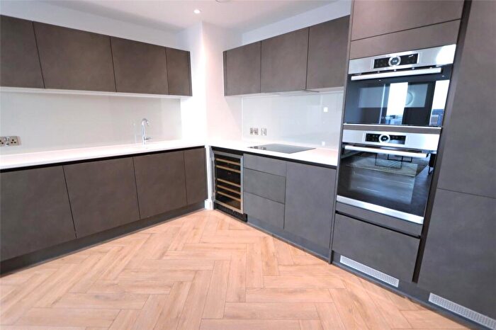 2 Bedroom Apartment To Rent In Chester Road, Manchester, M15
