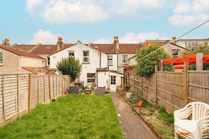 2 Bedroom Flat For Sale In Maple Road, Horfield, Bristol, BS7