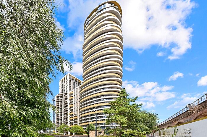 2 Bedroom Flat To Rent In Cascade Way, London, W12