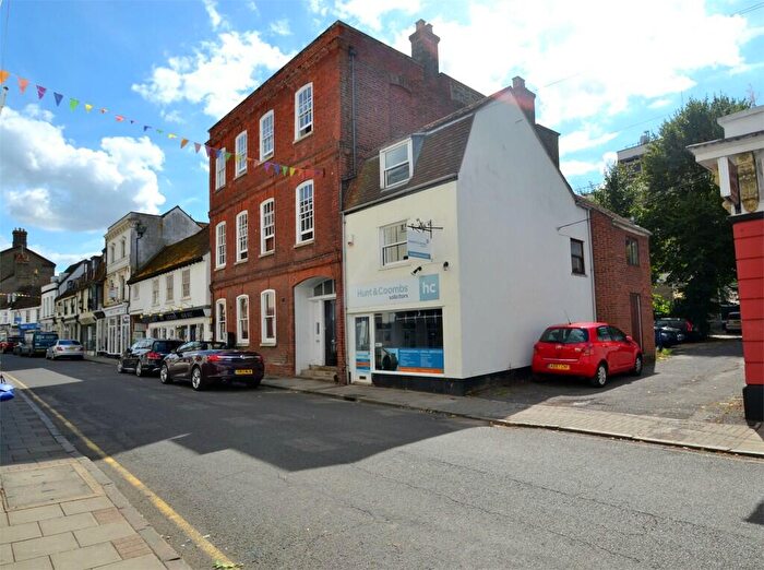 2 Bedroom Apartment To Rent In High Street, Huntingdon, Cambridgeshire, PE29