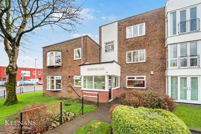 2 Bedroom Flat For Sale In Swinton Park Road, Salford, M6
