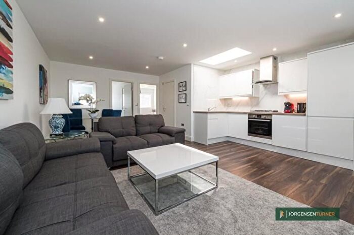 2 Bedroom Flat To Rent In Brondesbury Road, Kilburn, London, NW6