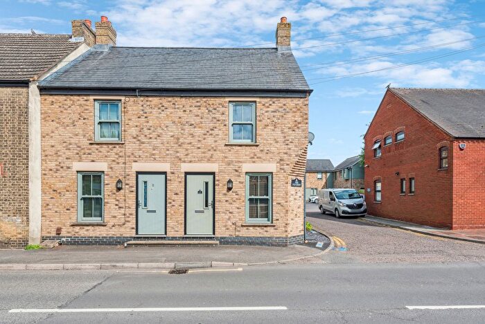 2 Bedroom End Terrace House To Rent In Church Street, St. Neots, Cambridgeshire, PE19
