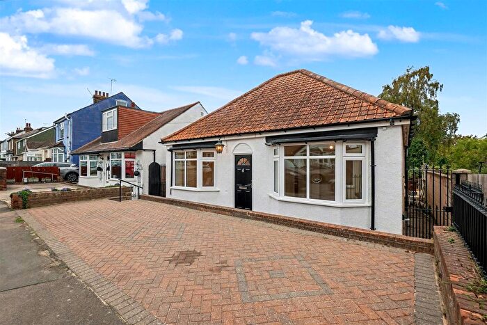 3 Bedroom Detached Bungalow For Sale In Canadian Avenue, Gillingham, ME7